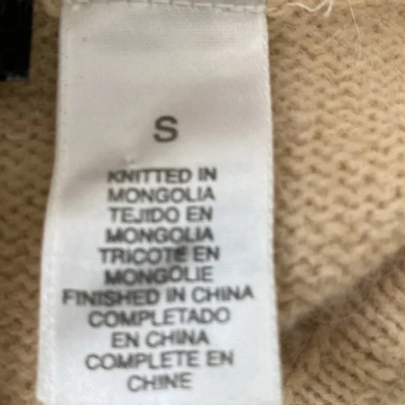 In excellent condition Theory size S/P Angora wool blend top, very soft - Picture 9 of 11